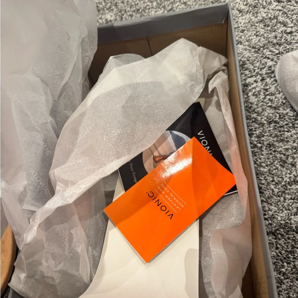 New in box VIONIC Lizbeth T-strap orthotic sandal size 8.5 - Picture 5 of 7